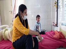 मेरठ: अनाथ बच्ची के लिये मसीहा बने पुलिसकर्मी, माता-पिता की मौत के बाद परिजन भी लेने नहीं आये