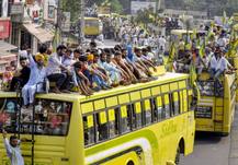 Pictures: कृषि विधेयकों के खिलाफ पंजाब-हरियाणा में किसानों का हल्ला बोल, सड़कों पर जमे
