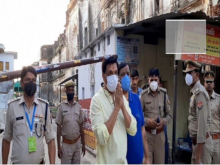 Filmmaker Madhur Bhandarkar visits Ayodhya worshiped at Ram Janmabhoomi ANN यूपी: मधुर भंडारकर ने अयोध्या पहुंचकर किए रामलला के दर्शन, बताया बेहतरीन अनुभव