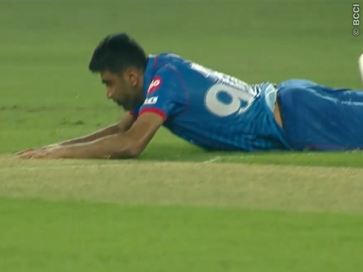 IPL 2020: R Ashwin suffers shoulder injury watch video IPL 2020: सुपर ओवर में रोमांचक जीत के बावजूद दिल्ली कैपिटल्स को लगा झटका, चोटिल हुए अश्विन