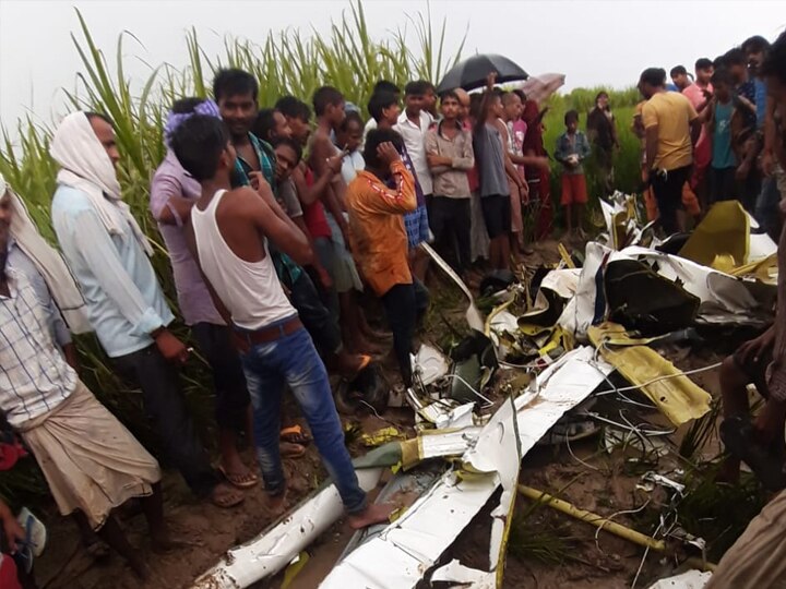 Helicopter crash in azamgarh of Uttar Pradesh ANN यूपी के आजमगढ़ में हेलीकॉप्टर क्रैश, एक शख्स की मौत की सूचना