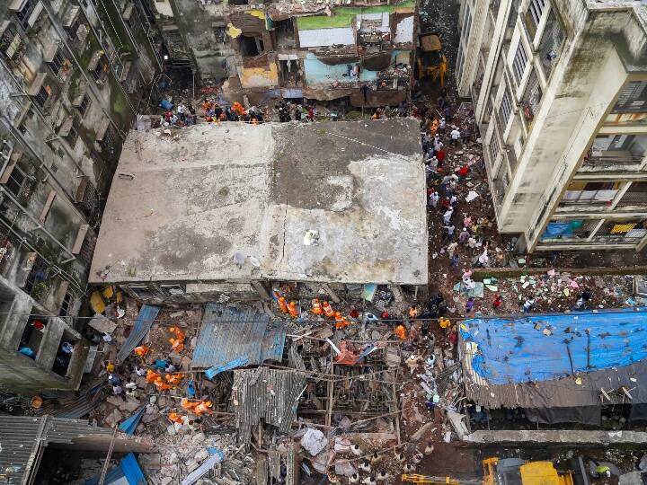 एक प्रत्यक्षदर्शी ने बताया कि इमारत के गिरने के तत्काल बाद निवासी मौके पर पहुंचे और लोगों को मलबे से निकालने में मदद की. अधिकारी ने बताया कि एहतियात के तौर पर क्षेत्र में बिजली की आपूर्ति रोक दी गई है. अधिकारी ने बताया कि घायलों को अस्पतालों में भर्ती कराया गया है.