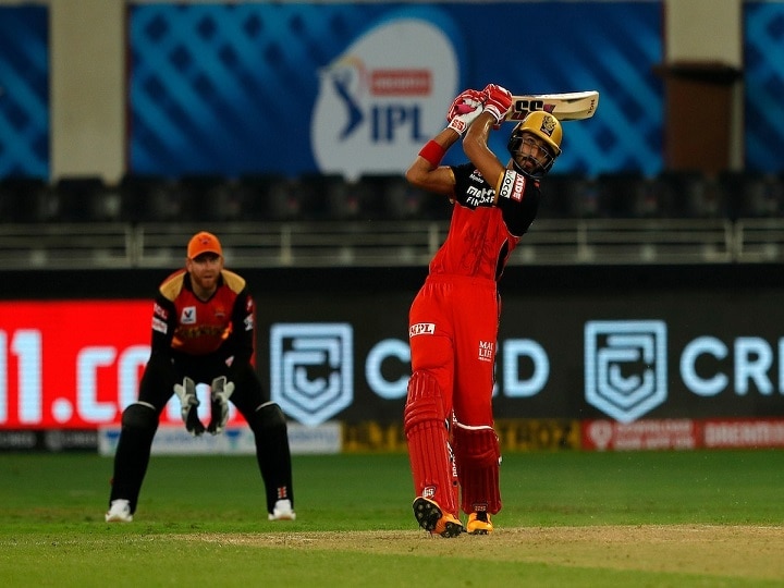 IPL 2020: SRH और RCB के बीच मैच में हुई रिकॉर्ड्स की बारिश IPL 2020: SRH और RCB के बीच मैच में हुई रिकॉर्ड्स की बारिश