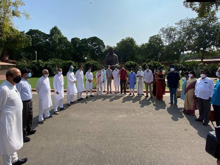 Congress boycott Parliament session until Govt accepts 3 demands to bring another bill किसान बिल पर आजाद की दो टूक, 'जब तक सासंदों का निलंबन वापस नहीं होगा, विपक्ष कार्यवाही का बहिष्कार करेगा'