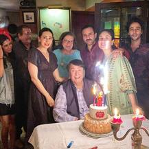 In Pics: देर रात करीना कपूर के बर्थडे में से एक से एक हॉट अंदाज में पहुंचीं उनकी दोस्त, यहां देखिए Inside Photos