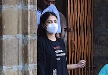 ड्रग्स केस: रिया चक्रवर्ती को HC से फिलहाल राहत नहीं, जमानत याचिका पर सुनवाई इस तारीख तक टली