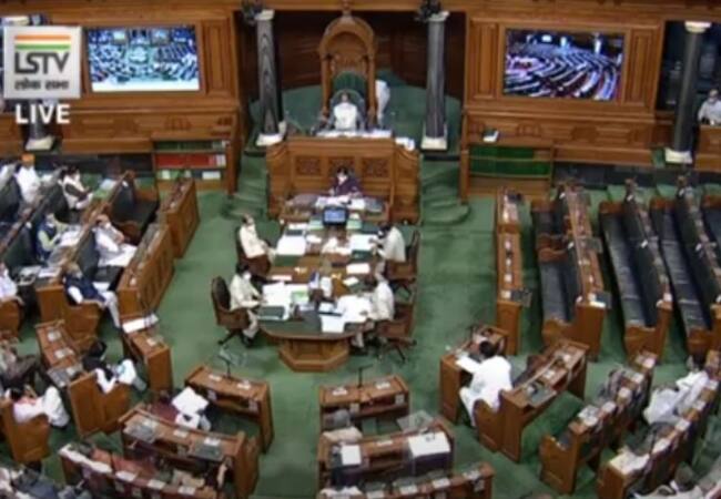 Opposition parties led by Congress boycott Lok Sabha session राज्यसभा के बाद अब लोकसभा की कार्यवाही का भी विपक्षी दलों ने किया बहिष्कार