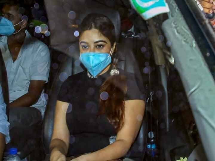 यौन शोषण मामला: पायल घोष ने अनुराग कश्यप के खिलाफ मुंबई के वर्सोवा पुलिस स्टेशन में दर्ज कराई शिकायत Sexual abuse case: Payal Ghosh filed complaint against Anurag Kashyap at Mumbai's Versova police station ann यौन शोषण मामला: पायल घोष ने अनुराग कश्यप के खिलाफ मुंबई के वर्सोवा पुलिस स्टेशन में दर्ज कराई शिकायत