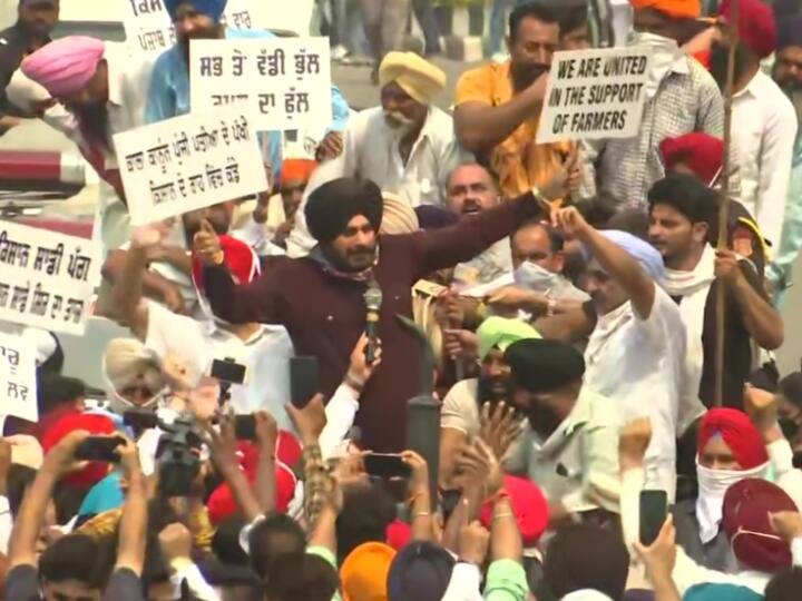 किसान बिल के विरोध में सड़क पर उतरे नवजोत सिंह सिद्धू, कहा- इससे जमाखोरी को बढ़ावा मिलेगा Farms Bill Punjab Congress leader Navjot Singh Sidhu joins party protest in Amritsar किसान बिल के विरोध में सड़क पर उतरे नवजोत सिंह सिद्धू, कहा- इससे जमाखोरी को बढ़ावा मिलेगा