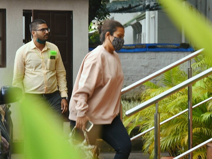 ड्रग्स केस: NCB कर रही है जया साहा से पूछताछ, इन दो टीवी एक्टर से भी हो रहे हैं सवाल Jaya Saha Sanam Johar and his fiancee and dance partner Abigail Pandey named by NCB in Drugs Case ड्रग्स केस: NCB कर रही है जया साहा से पूछताछ, इन दो टीवी एक्टर से भी हो रहे हैं सवाल
