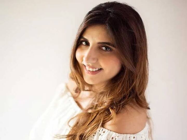 फैशन डिजाइनर सिमोन खंबाटा समेत ड्रग्स केस में दीपिका पादुकोण, श्रद्धा कपूर, सारा अली खान, रकुल प्रीत सिंह सात लोगों को नारकोटिक्स कंट्रोल ब्यूरो ने पूछताछ के लिए समन भेजा है. अगले तीन दिनों में सभी को बयान दर्ज कराने के लिए पेश होना होगा.