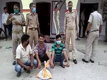 आगरा: नकली शराब की बोतलों का रैपर लगाकर बदल देते थे क्यूआर कोड, तीन आरोपी गिरफ्तार