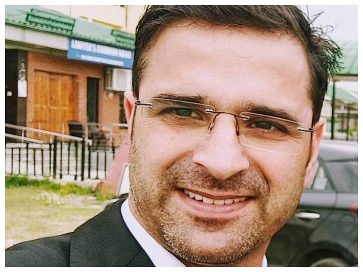 जम्मू-कश्मीर: आतंकवादियों ने श्रीनगर में वकील बाबर कादरी की गोली मारकर हत्या की Jammu and Kashmir: Advocate Baber Qadri shot at by unidentified terrorists in Srinagar's Hawal area जम्मू-कश्मीर: आतंकवादियों ने श्रीनगर में वकील बाबर कादरी की गोली मारकर हत्या की