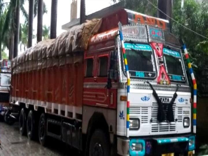 गोरखपुर: तस्करी कर 15 ट्रकों से ले जाई जा रही थी 5.22 करोड़ की विदेशी सुपारी और मटर, कस्टम विभाग ने किया जब्त Gorakhpur betel and peas transported from trucks by smuggling customs department seized ann गोरखपुर: तस्करी कर 15 ट्रकों से ले जाई जा रही थी 5.22 करोड़ की विदेशी सुपारी और मटर, कस्टम विभाग ने किया जब्त