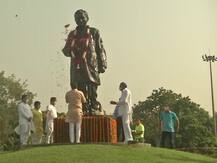 दिल्ली: दीनदयाल जयंती पर केंद्रीय स्वास्थ्य मंत्री हर्षवर्धन समेत अन्य नेताओं ने दी श्रद्धांजलि