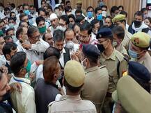 आरोपियों को थाने से छोड़ने पर अधिवक्ताओं का एसएसपी ऑफिस में हंगामा, कार्रवाई न होने पर हड़ताल की चेतावनी दी