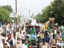 In Pics: किसानों की आवाज बुलंद करने एकजुट होकर सड़क पर उतरी विपक्ष, किसान बिल का किया विरोध