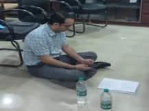 प्रतापगढ़ के DM के खिलाफ धरने पर बैठे SDM निलंबित, भ्रष्टाचार का लगाया था आरोप