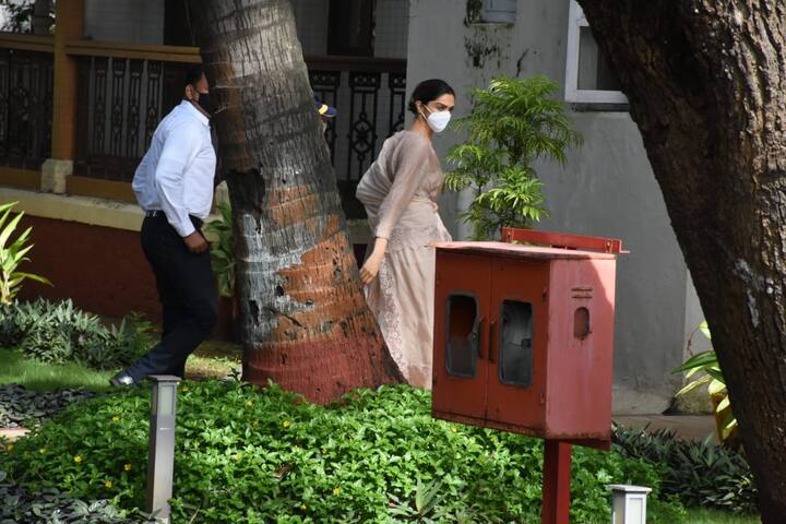 आज सारा अली खान और श्रद्धा कपूर से भी NCB पूछताछ कर सकती है. इस केस में अभी और भी कई नामों का खुलासा हो सकता है.