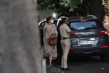 Photos: NCB के दफ्तर पहुंचीं अभिनेत्री दीपिका पादुकोण, ड्रग्स मामले में करना है सवालों का सामना