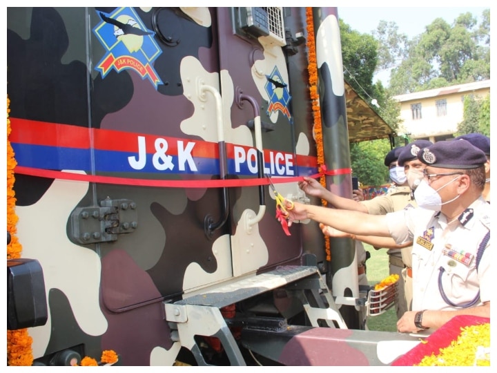 Jammu Kashmir Police Gets a special armed Command vehicle, read details ANN जम्मू-कश्मीर पुलिस का यह विशेष वाहन आतंकियों के लिए साबित होगा यमदूत
