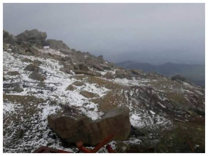 जम्मू-कश्मीर: गुलमर्ग में मौसम की पहली बर्फबारी हुई, ठंड ने दी दस्तक Gulmarg Seasons first snowfall in upper Kashmir ValleyMET predicts two days of wet weather ANN जम्मू-कश्मीर: गुलमर्ग में मौसम की पहली बर्फबारी हुई, ठंड ने दी दस्तक