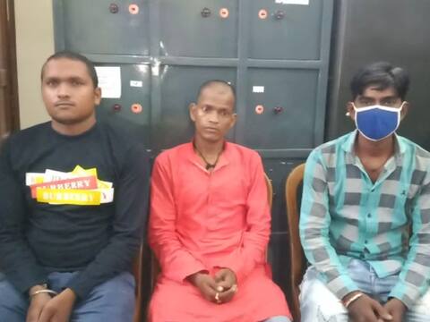 गोरखपुरः फर्जी ज्वाइनिंग लेटर लेकर पहुंचे युवक, पुलिस ने धरा, अब होगी जांच गोरखपुरः फर्जी ज्वाइनिंग लेटर लेकर पहुंचे युवक, पुलिस ने धरा, अब होगी जांच