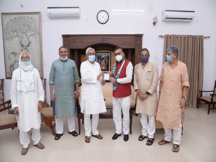 Bihar Election: गुप्तेश्वर पांडेय JDU में हुए शामिल, CM नीतीश ने खुद दिलाई पार्टी सदस्यता