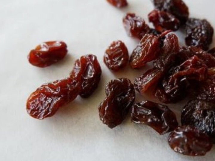 Health Tips Here's how raisins can help you combat your loss of appetite Health Tips: कम भूख लगना कई बीमारियों का है लक्षण, मुनक्का खाने से मिलते हैं कई लाभ