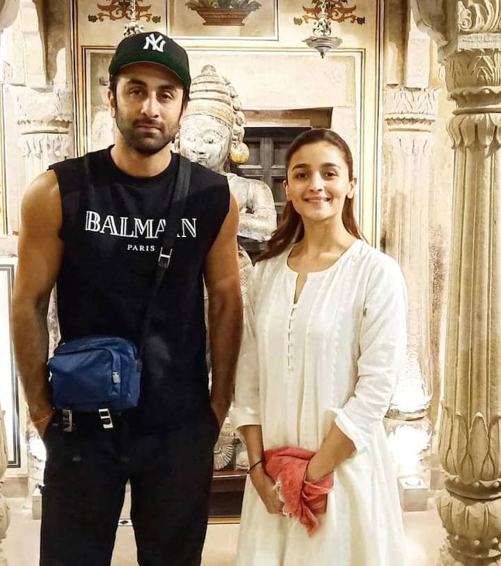 बॉलीवुड एक्टर रणबीर कपूर का आज 38वां जन्मदिन है. इस खास मौके पर उनके रिलेशनशिप की चर्चाओं के बारे में बता रहे हैं. वह अभी आलिया भट्ट के साथ रिलेशनशिप में हैं.