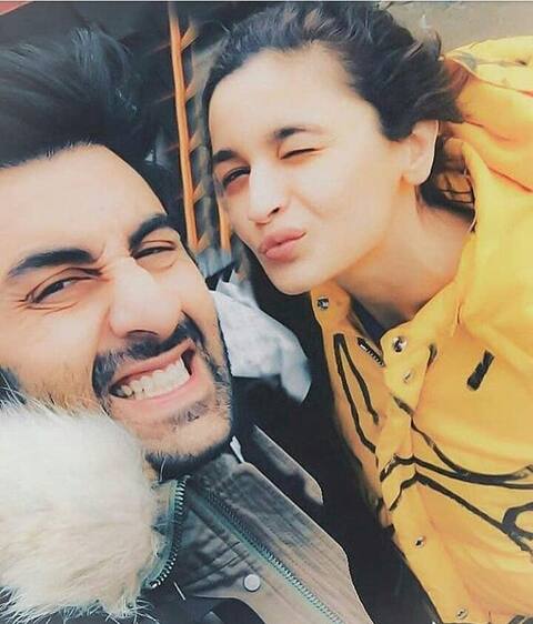 Ranbir Kapoor को Alia Bhatt ने दिया खास तोहफा? क्या आप नहीं जानना चाहेंगे इसकी कीमत Ranbir Kapoor को Alia Bhatt ने दिया खास तोहफा? क्या आप नहीं जानना चाहेंगे इसकी कीमत