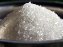 Health Tips: स्वाद-स्वाद में खा लेते हैं अधिक शुगर तो इन संकेतों को न करें अनदेखा