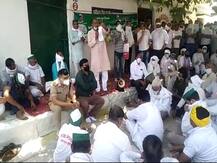 गाजियाबाद: जब एसपी सिटी ने कहा- घर चलकर खाना खिला दो, मट्ठा जरूर होना चाहिए...पढ़ें- रोचक खबर