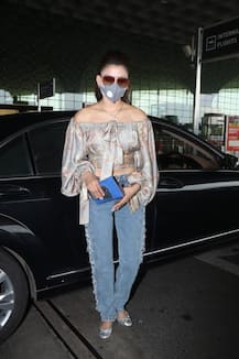 In Pics: उर्वशी रौतेला का एयरपोर्ट लुक आया सामने, फैंस के लिए तोहफा हैं यह तस्वीरें