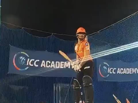 हैदराबाद की टीम में 18 साल के विस्फोटक बल्लेबाज अब्दुल समद शामिल, रणजी मैचों में 112 का स्ट्राइक रेट हैदराबाद की टीम में 18 साल के विस्फोटक बल्लेबाज अब्दुल समद शामिल, रणजी मैचों में 112 का स्ट्राइक रेट