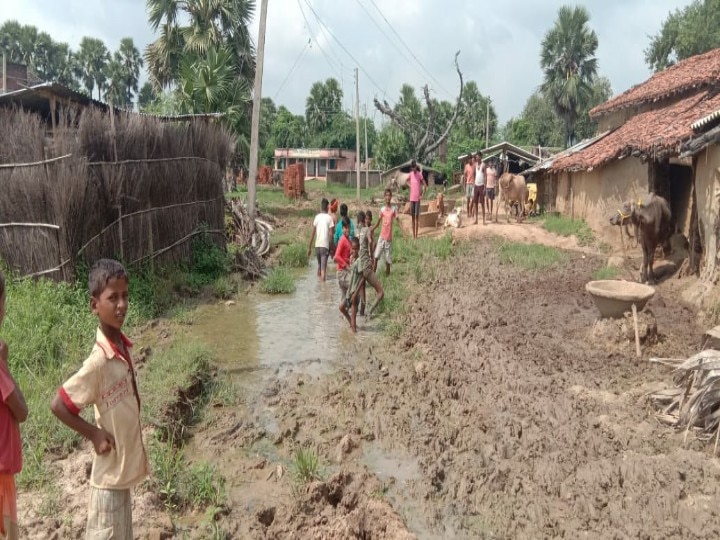 मूलभूत सुविधाएं नहीं मिलने से नाराज ग्रामीणों ने विधायक जी के खिलाफ खोला मोर्चा, वोट बहिष्कार का किया फैसला