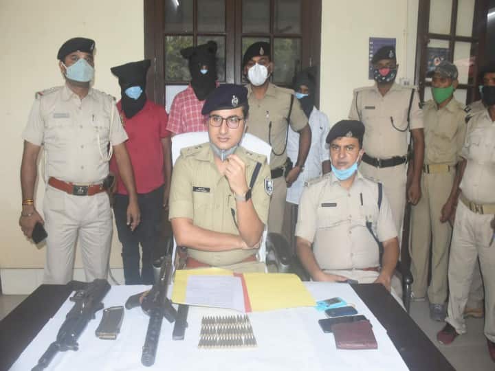 RJD के युवा नेता बिट्टू सिंह को STF की टीम ने किया गिरफ्तार, AK-47 समेत कई हथियार किया बरामद