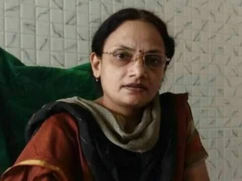 यूपी की महिला पीसीएस अधिकारी का 17 बार हो चुका है ट्रांसफर, जानें आखिर क्या है पूरा विवाद यूपी की महिला पीसीएस अधिकारी का 17 बार हो चुका है ट्रांसफर, जानें आखिर क्या है पूरा विवाद