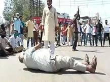 हाथरस में हुई घटना को लेकर मेरठ में हुए प्रदर्शन, लोगों ने कहा- आरोपियों को मिले फांसी की सजा