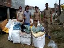 गोरखपुर की गौशाला में चल रहा था नकली शराब का गोरखधंधा, लाखों रुपये के ढक्कन, रैपर व बोतलें बरामद