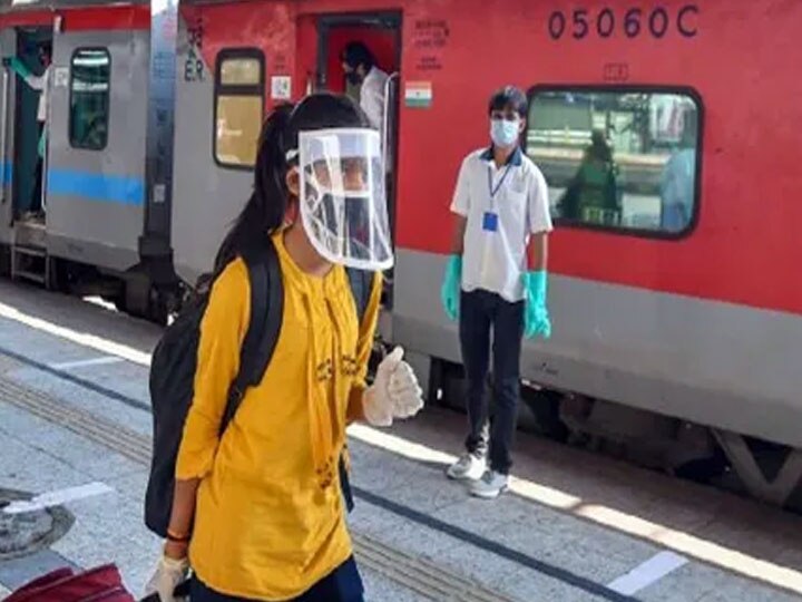 Prayagraj Indian Railways launches Meri Saheli initiative for security of women passengers in trains प्रयागराज: उत्तर मध्य रेलवे ने महिला यात्रियों की सुरक्षा के लिए शुरू किया 'मेरी सहेली' अभियान, जानें- क्या है खास