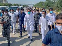 यूपी पुलिस की धक्कामुक्की के बाद राहुल गांधी बोले- शोक में डूबे एक परिवार से मिलना भी सरकार को डरा देता है