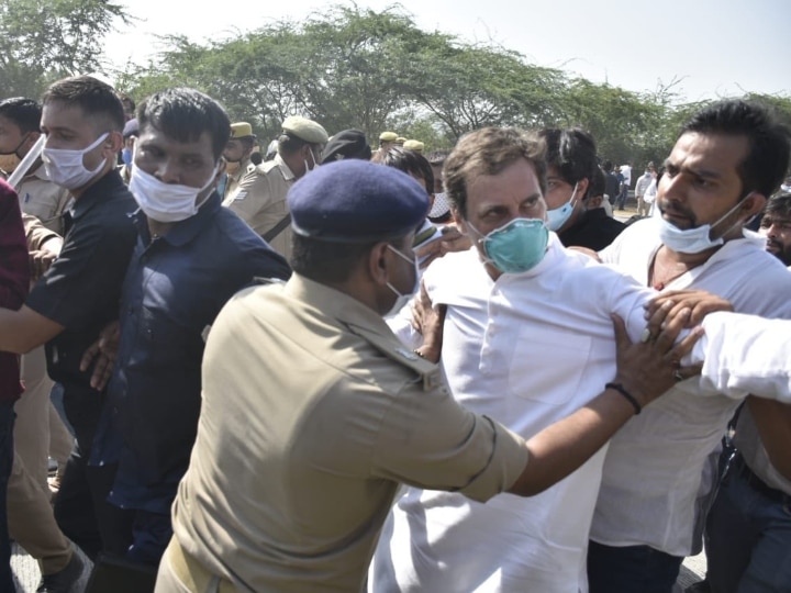 Congress leader Rahul Gandhi being roughed up by UP police at Yamuna Expressway हाथरस जा रहे राहुल गांधी से पुलिस ने की धक्कामुक्की, फिर हिरासत में लिया | पढ़ें पूरा घटनाक्रम