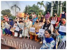 हाथरस की बेटी के लिए जम्मू में सड़कों पर उतरे लोग, सामाजिक संगठनों ने निकाला कैंडल मार्च