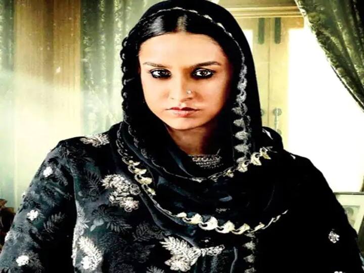 'हसीना पारकर' फिल्म में श्रद्धा कपूर ने दाऊद इब्राहिम की बहन की भूमिका निभाई थी. इस फिल्म में दर्शकों को उनका ये गैंगस्टर अवतार काफी पसंद आया था. फिल्म में श्रद्धा कपूर को हसीना का किरदार निभाने के लिए काफी कुछ सिखना पड़ा था.