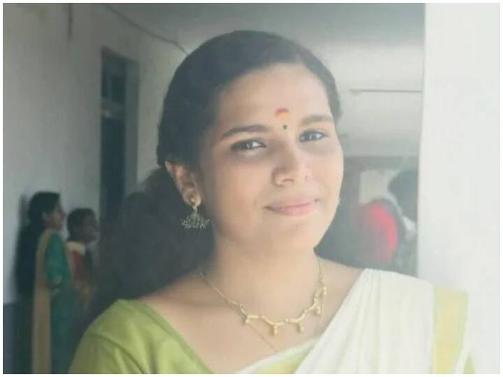 केरल की महिला ने लॉकडाउन में पूरे किए 350 ऑनलाइन कोर्स, यूनिवर्सल रिकॉर्ड फोरम में बनाया विश्व रिकॉर्ड A woman from Kerala completes 350 online courses during lockdown, sets world record at universal records forum केरल की महिला ने लॉकडाउन में पूरे किए 350 ऑनलाइन कोर्स, यूनिवर्सल रिकॉर्ड फोरम में बनाया विश्व रिकॉर्ड