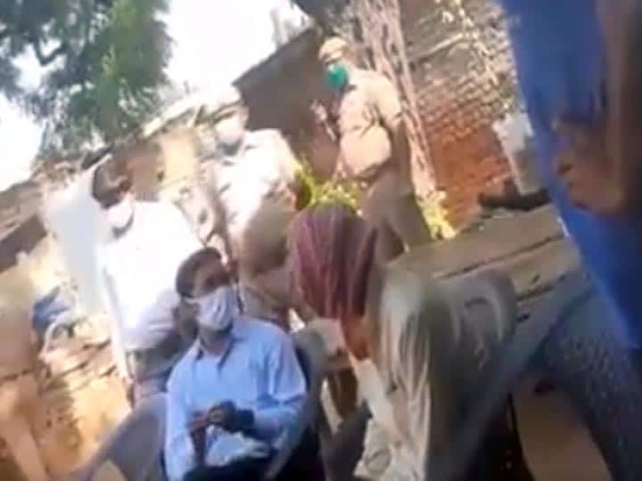 Hathras Gangrape Case: परिवार को धमकी देने वाले हाथरस के डीएम प्रवीण कुमार के बारे में जानिये, ये रही पूरी जानकारी