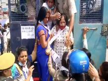 प्रयागराज: जानिये, पुलिस इंस्पेक्टर ने कस्टडी में ऐसा क्या किया, जिससे भड़क उठीं सांसद संजय सिंह की पत्नी