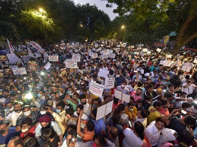 Hathras Issue At Jantar Mantar Protest Case Registered Against Members Of  Many Political Parties And NGOs | हाथरस मामला: जंतर मंतर पर बड़ी संख्या में  पहुंचे लोग, कई नेताओं-एनजीओ ...