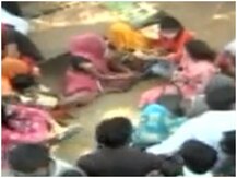 हाथरस मामलाः पीड़िता के भाई ने DM प्रवीण कुमार लक्षकार को लेकर किया खुलासा, कहा 'महिलाओं से की अभद्रता'